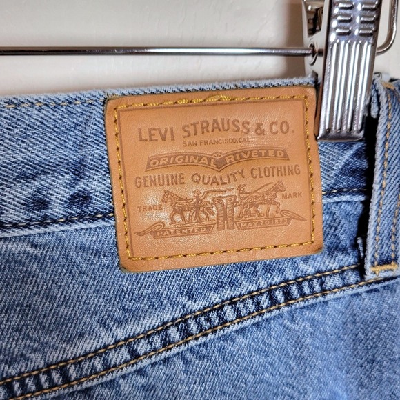 Levi's Premium 80s Mom Jeans Size 28 High Rise Vintage-Inspired Denim - Picture 9 of 10